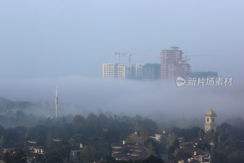 晨雾中的成都市温江区风光