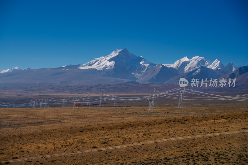 西藏阿里希夏邦马峰