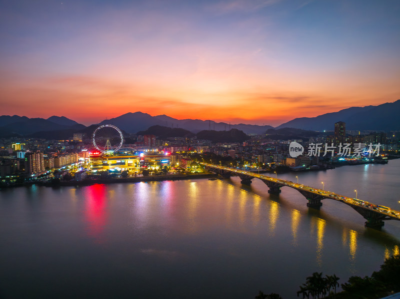 珠海市井岸大信摩天轮夜景航拍