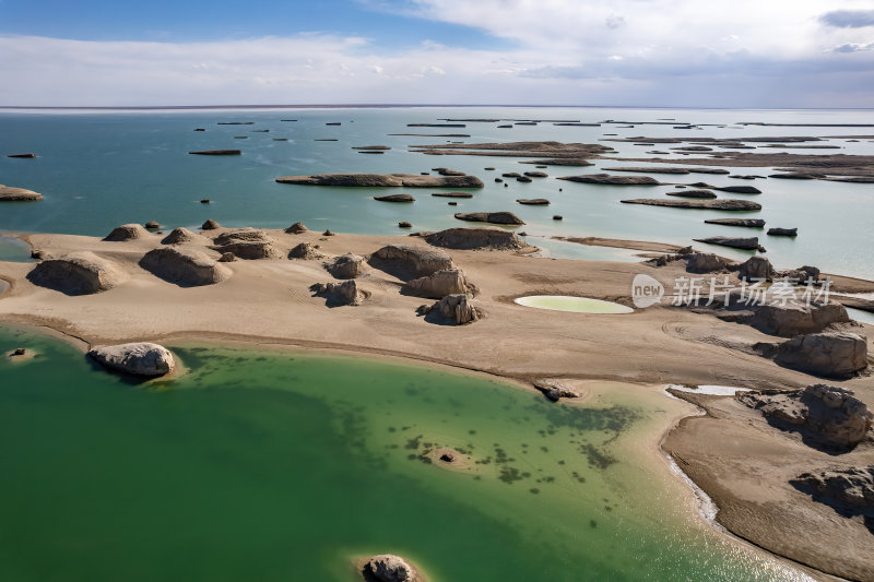 青海海西州乌素特水上雅丹奇异地貌高空航拍