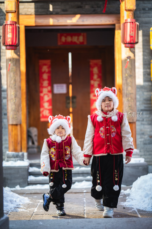 中国传统新年春节儿童红色可爱喜庆服装