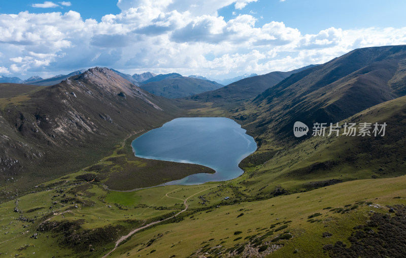 航拍四川甘孜理塘县若根错风景