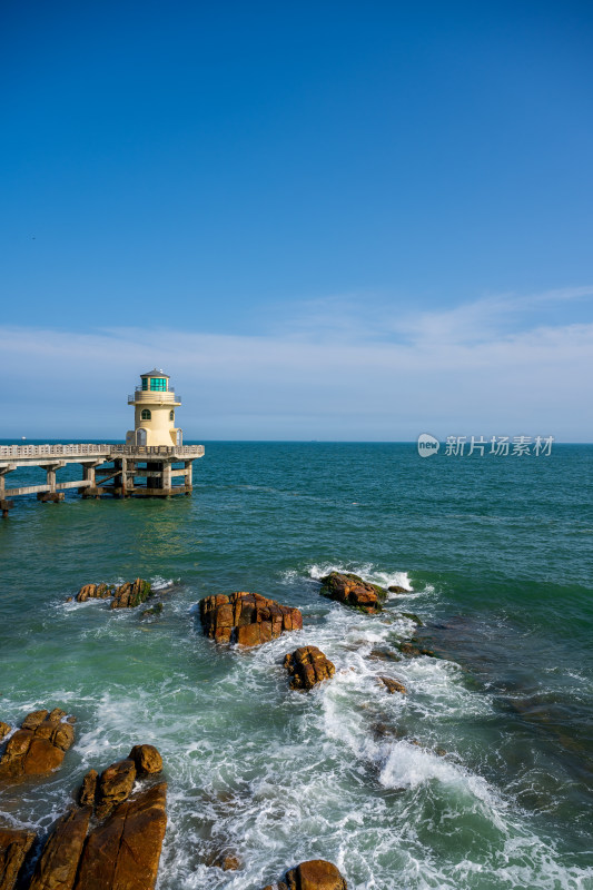 夏季白天广东汕头南澳岛钱澳湾灯塔风光