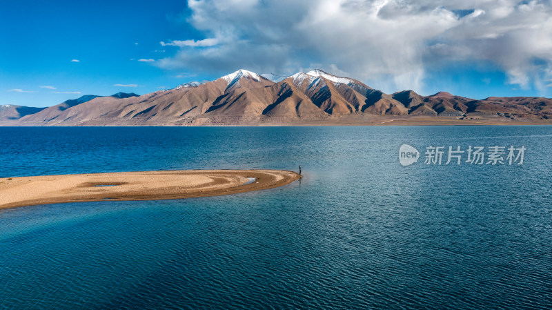 西藏那曲当惹雍错的湖心半岛