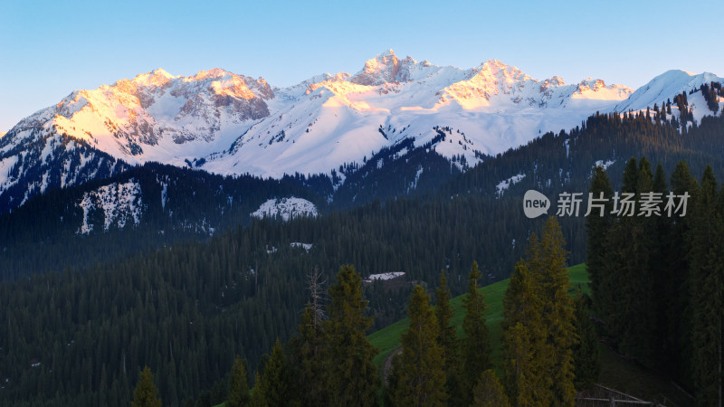 航拍草原雪山风景自然风光