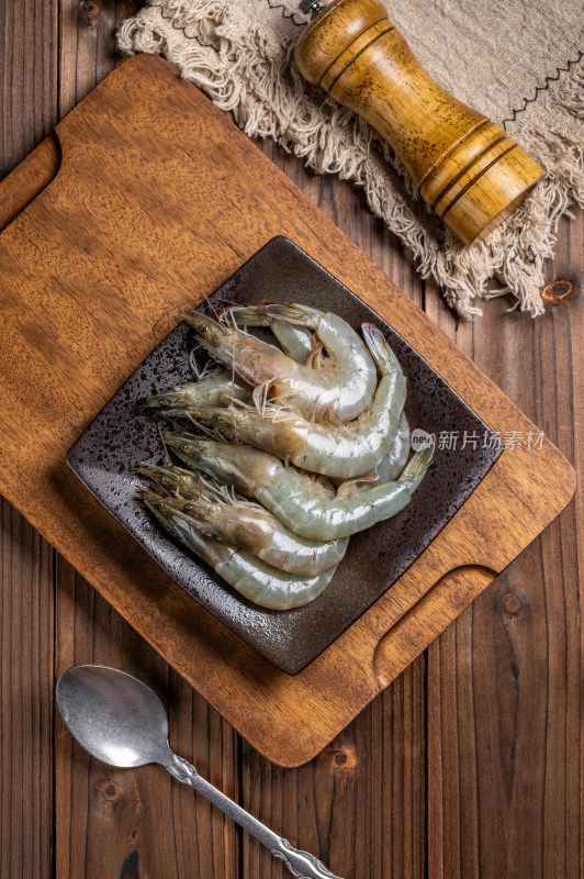 盘中新鲜大虾特写