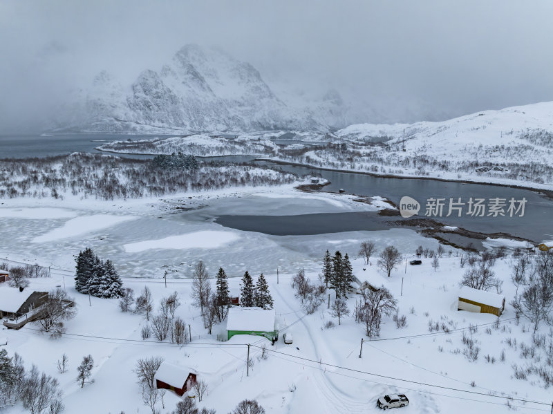 挪威罗弗敦群岛北极圈奥镇冬季雪景高空航拍