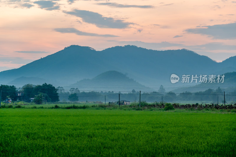 乡村高山田野日落晚霞田园风光