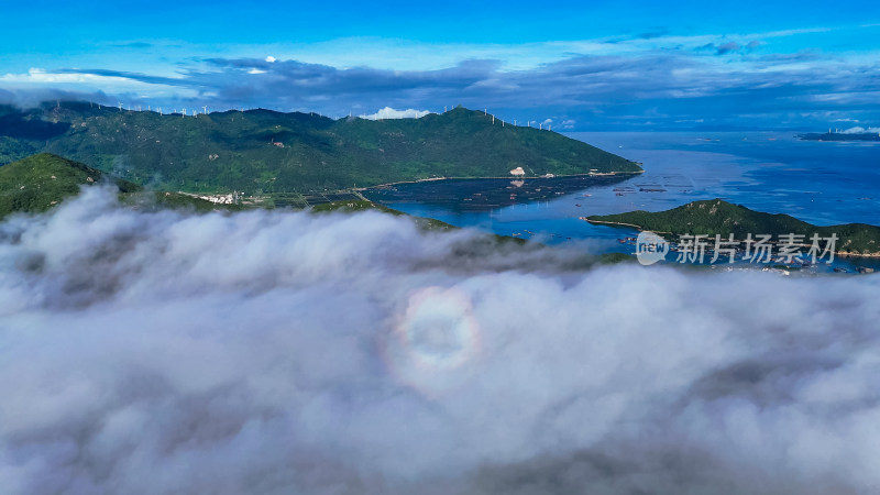 海上岛屿云海佛光美景航拍图