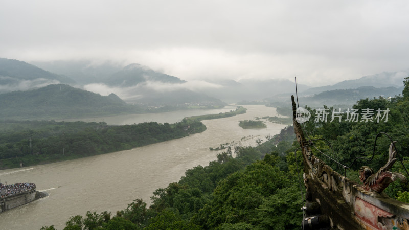 成都都江堰景区雨季的风景及游客