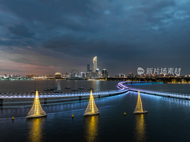 航拍金鸡湖栈桥金水湾栈桥苏州工业园区夜景