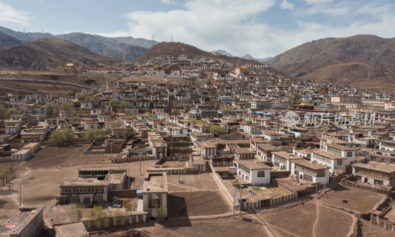 航拍西藏香堆古镇