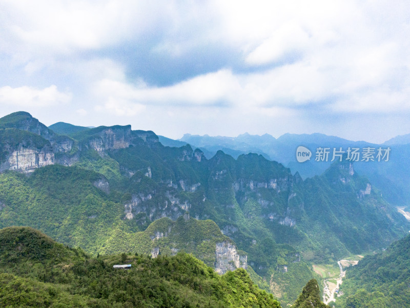 祖国壮丽山河湖南张家界奇山