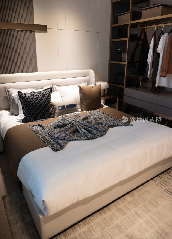 城市商品房房间卧室设计温馨家纺风格