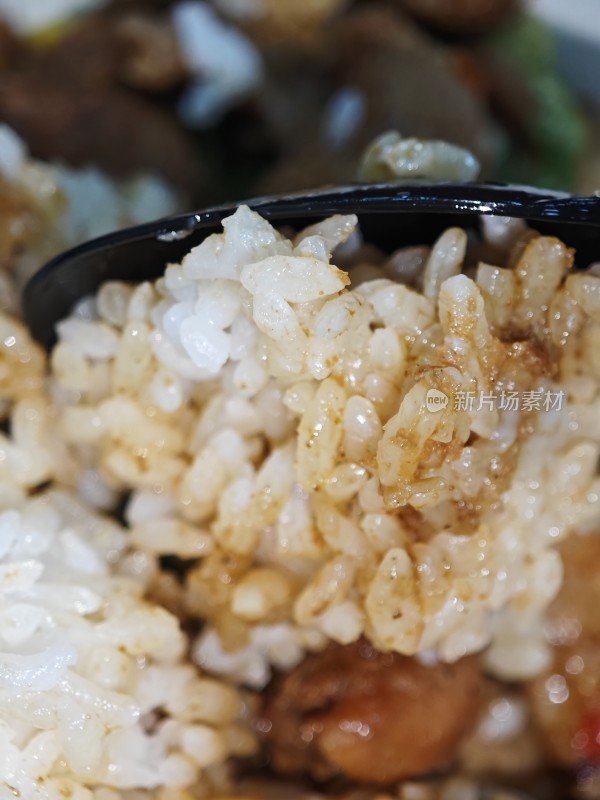 牛肉青菜盖浇米饭特写