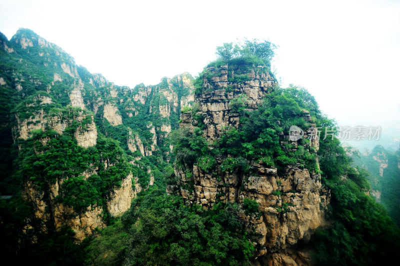 夏日云雾缭绕狼牙山雄奇景象河北保定旅游