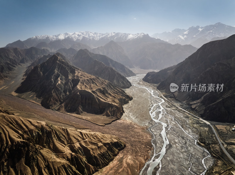 无人的河谷湿地