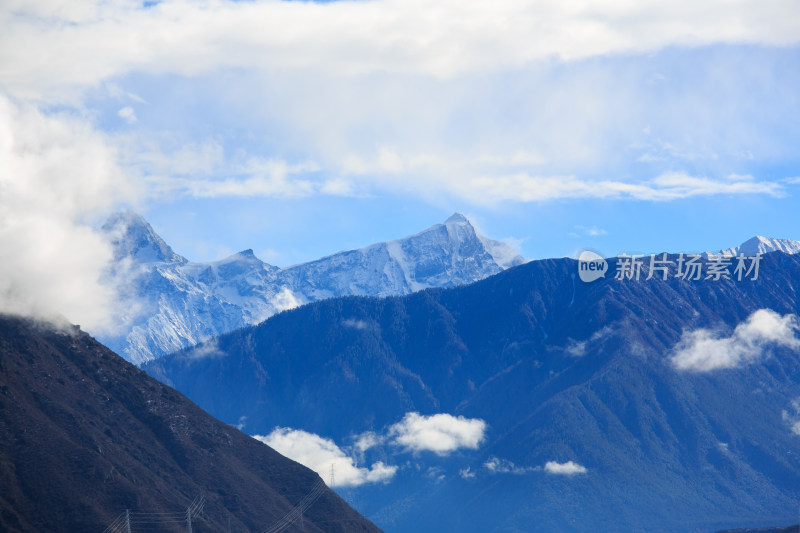 中国西藏林芝雅鲁藏布江苯日神山旅游区