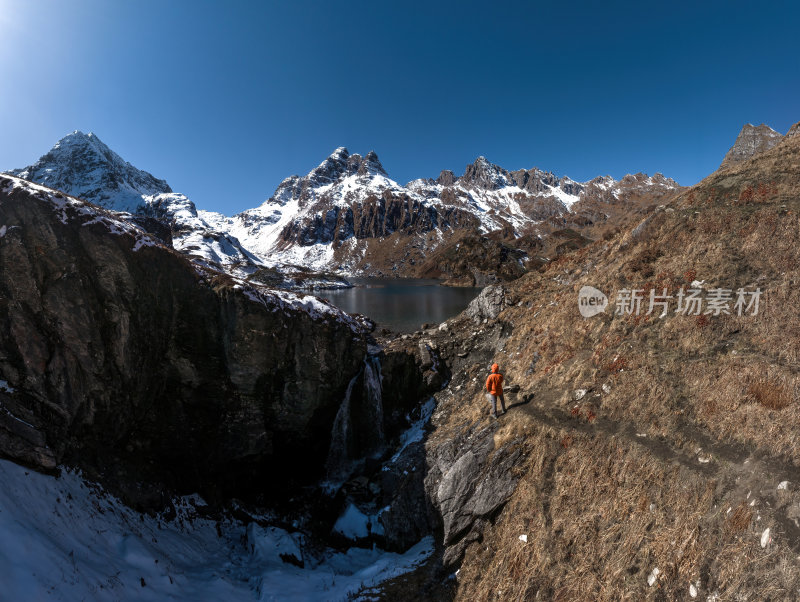 云南香格里拉南极洛雪山湖泊高空航拍