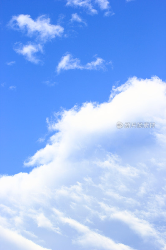 蓝色的天空云景