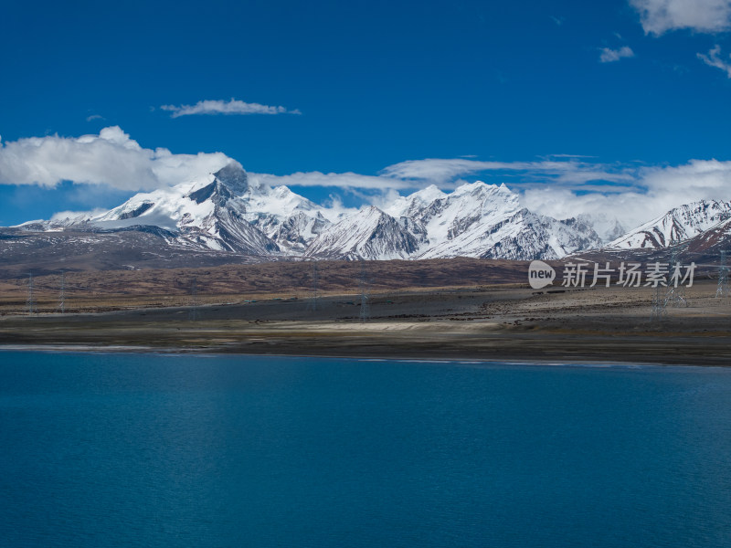 航拍西藏日喀则佩枯措和希夏邦马峰