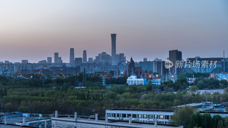 北京欢乐谷城市cbd建筑群傍晚