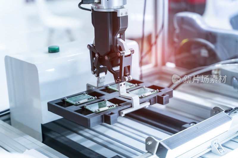 机械臂抓取电子元件