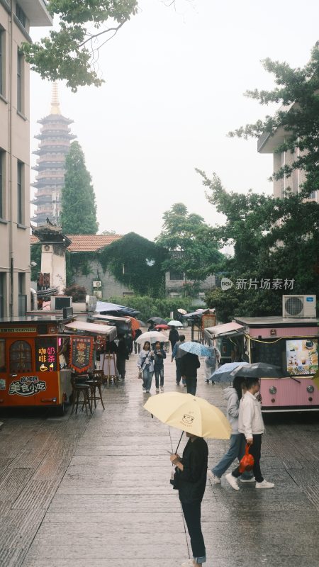 金华古子城江南古街商业街假期人潮