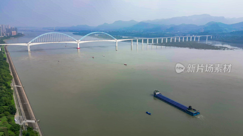 航拍湖北襄阳跨越长江高铁轨道大桥