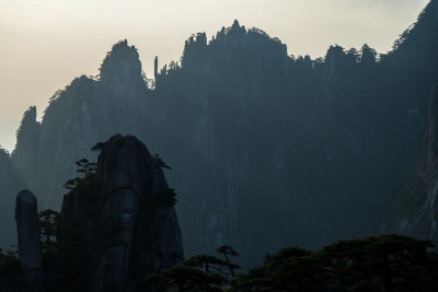 形态各异的山峰