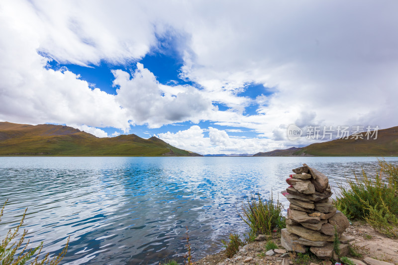 西藏羊湖风光