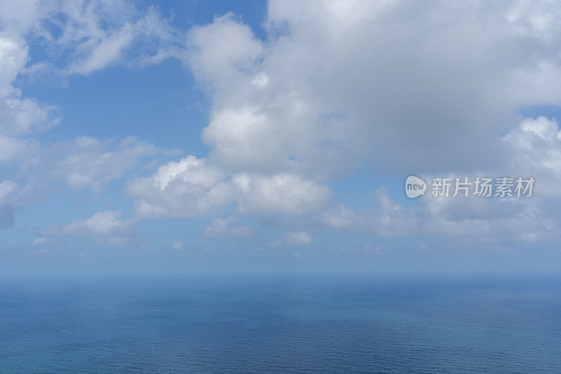 天空云景和海平面海洋