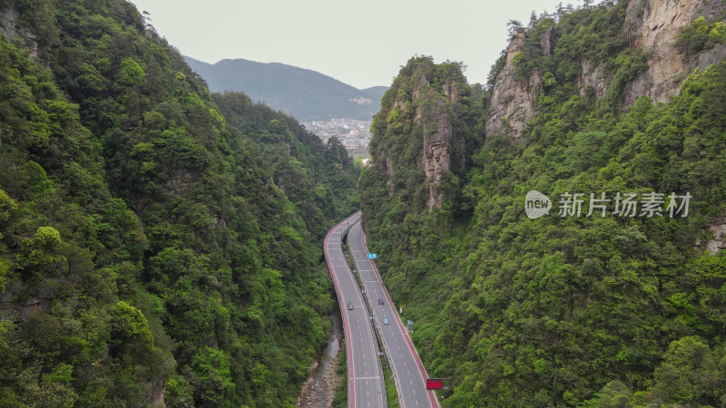 航拍湖南张家界百丈峡唯美公路