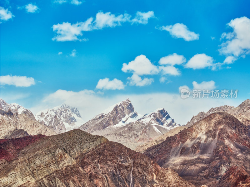 帕米尔旅游区的雪山