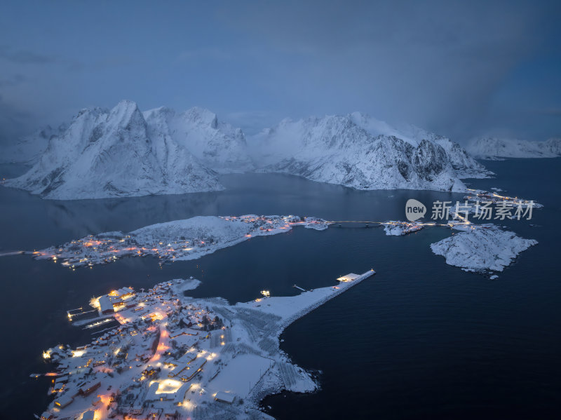 挪威罗弗敦群岛北极圈雷纳冬季雪景高空航拍