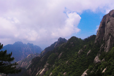 自然风光黄山风景区喀斯特地貌迎客松