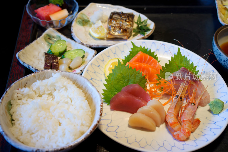 日本料理生鱼片定食套餐