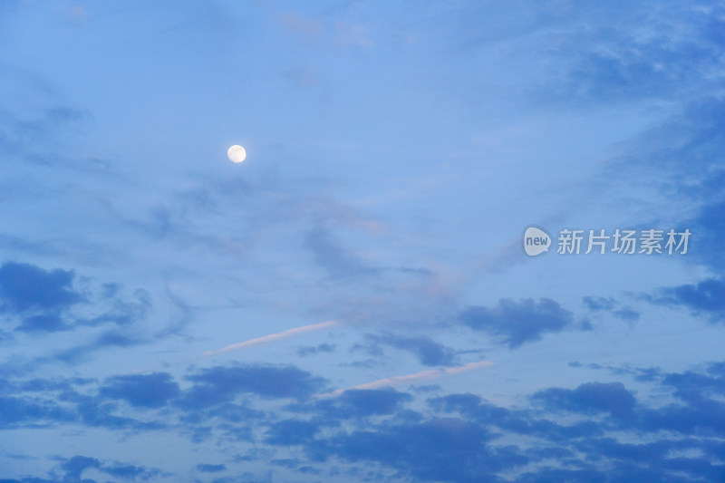 浅蓝夜空