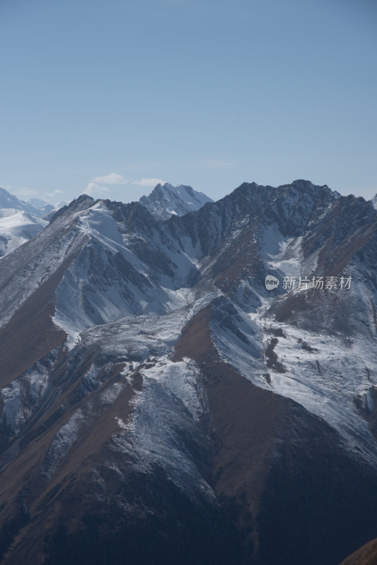 新疆雪山山脉自然风景