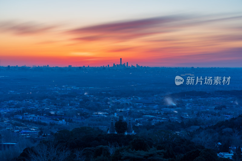 北京香山碧云寺遥望城市清晨日出朝霞全景