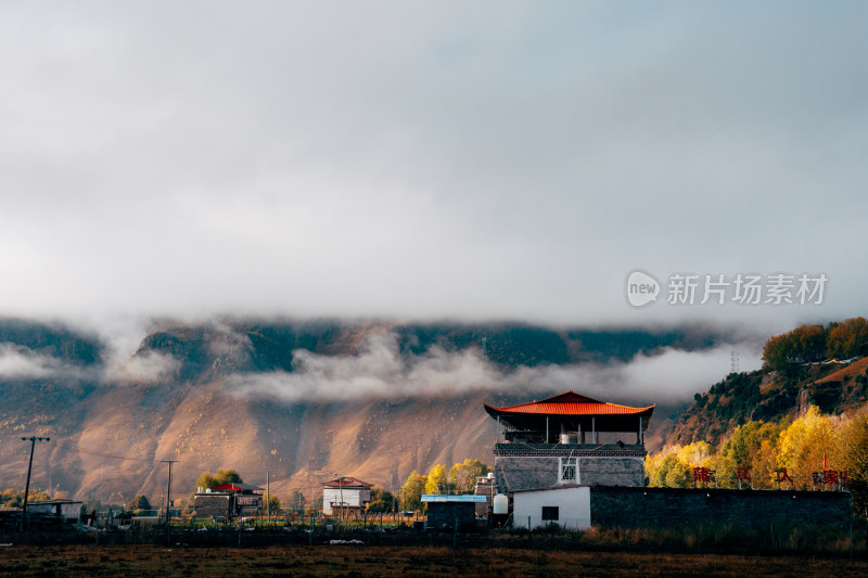 川西新都桥318秋色日出红叶贡嘎美景