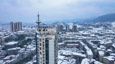 湖南怀化城市冬天雪景航拍图