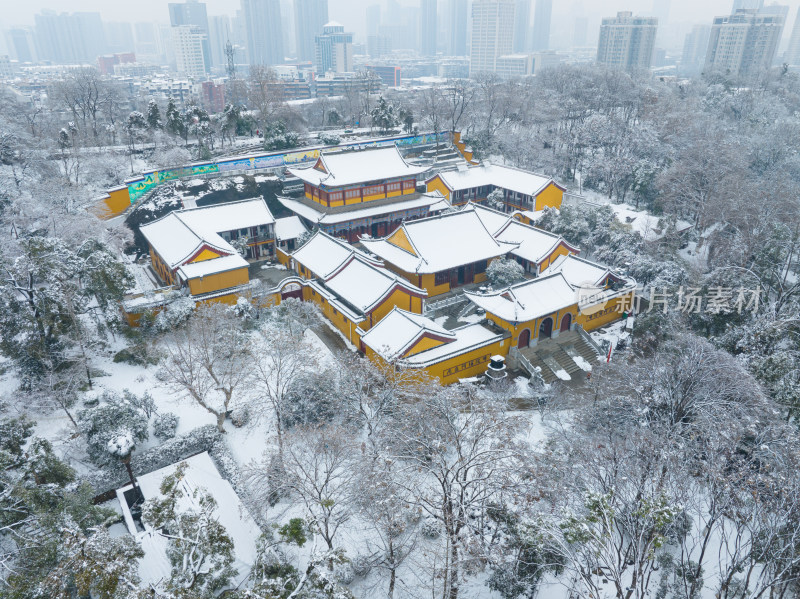 武汉龙华寺雪景风光