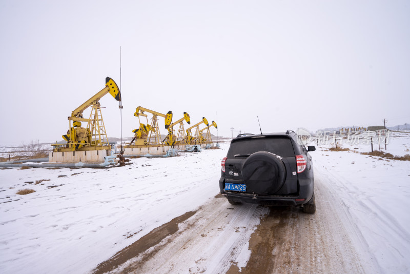 新疆冬季雪地公路