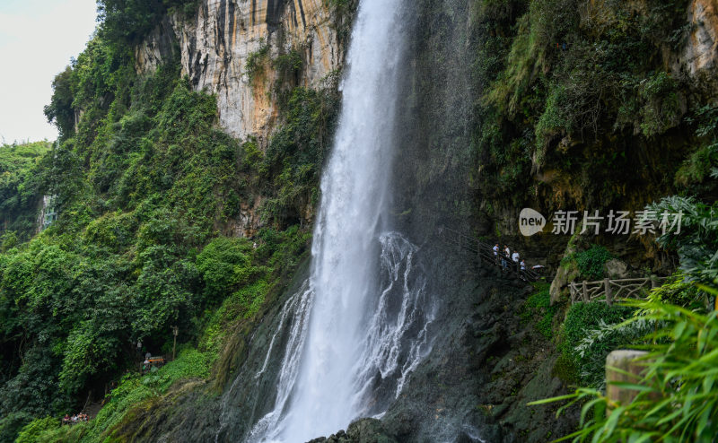 峡谷山川瀑布水流奔腾大自然风光