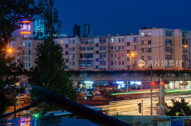 青岛四方老城区雨天夜景