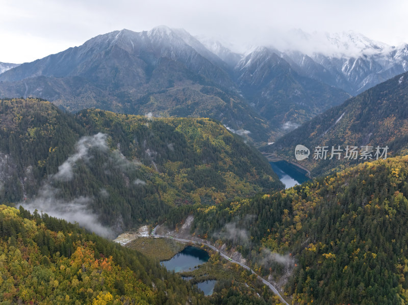 四川阿坝州九寨沟秋色网红瑶池高空航拍