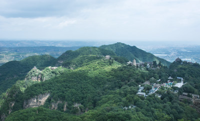 中国甘肃平凉崆峒山森林公园古建筑自然风光