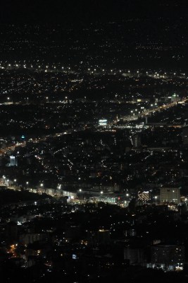 清迈城市夜景俯瞰灯光璀璨