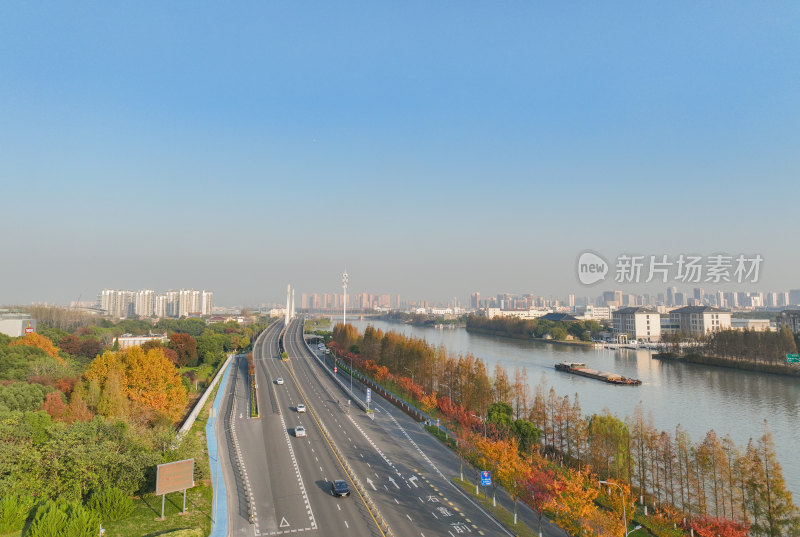 航拍昆山秋冬道路风光大景